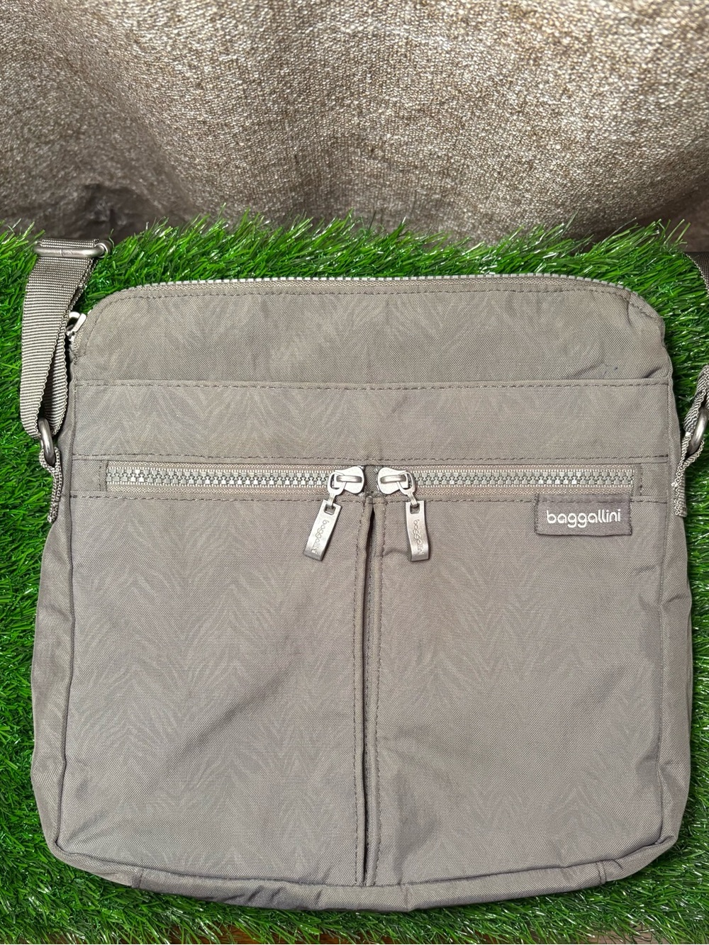 Baggallini Big Zipper Bagg Gray Nylon Travel Crossbody Organizer Multi Pocket